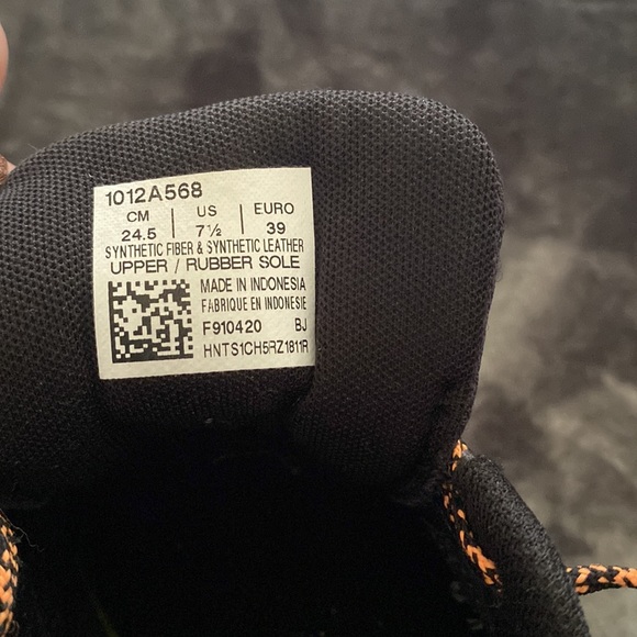 Asics WORN ONCE - Picture 6 of 7